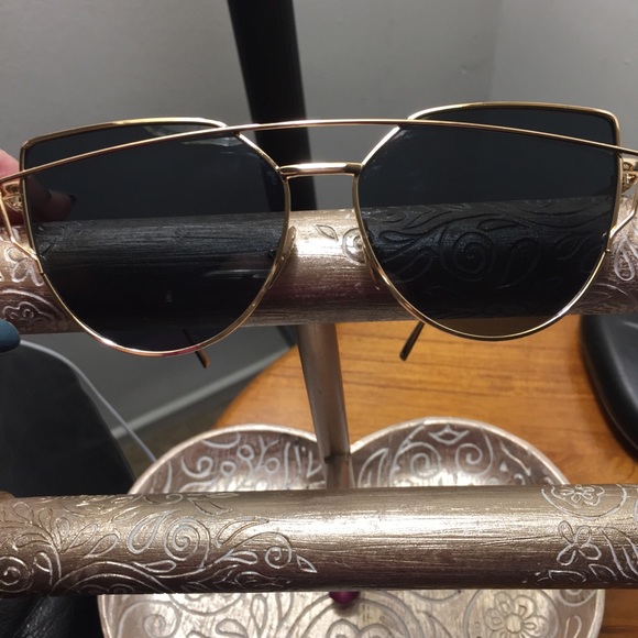 Accessories - EUC Sunglasses 🕶 Gold Frame, dark mirrors